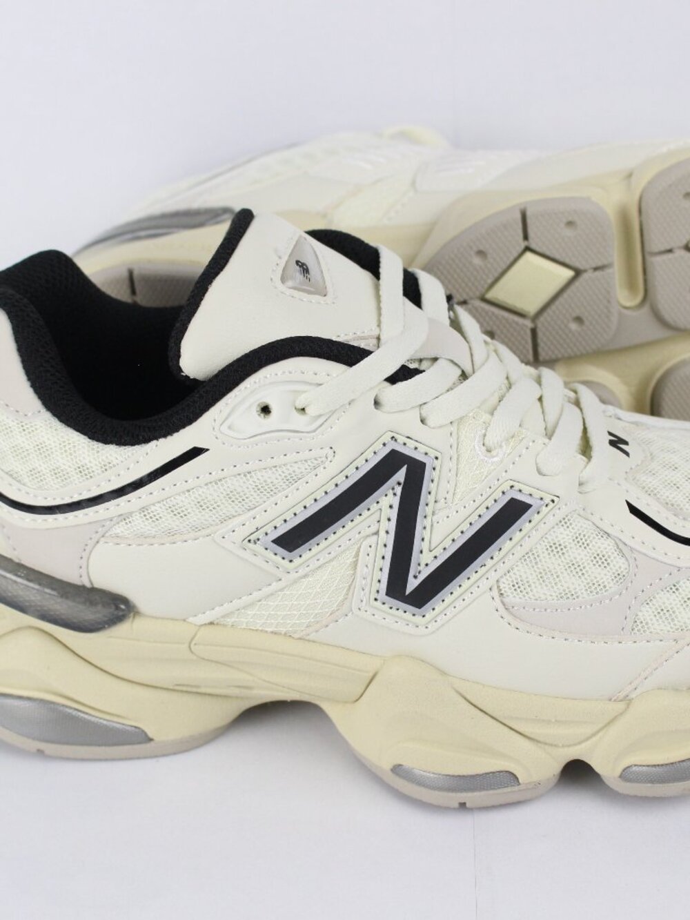 New Balance Women's 9060 Size 6.5 B Turtledove Black Silver Metallic